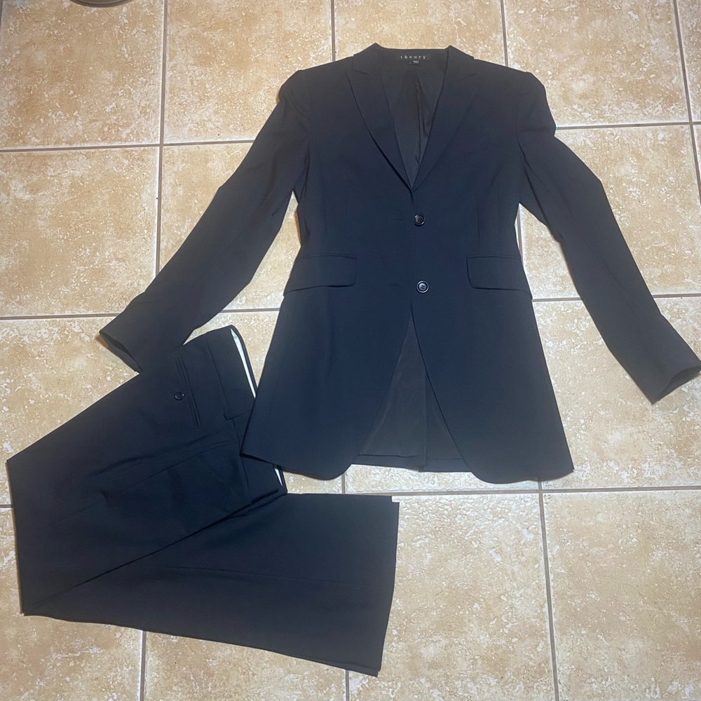 Theory size 2 women suit jacket and pants